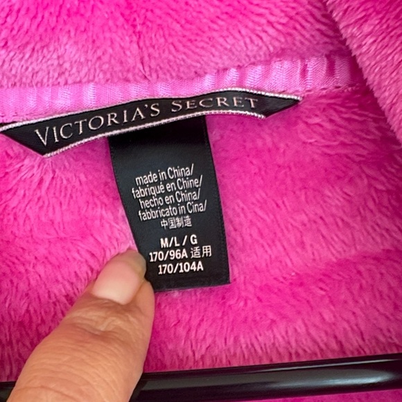 Victoria's Secret Vibrant Pink Plush Robe - Picture 2 of 7